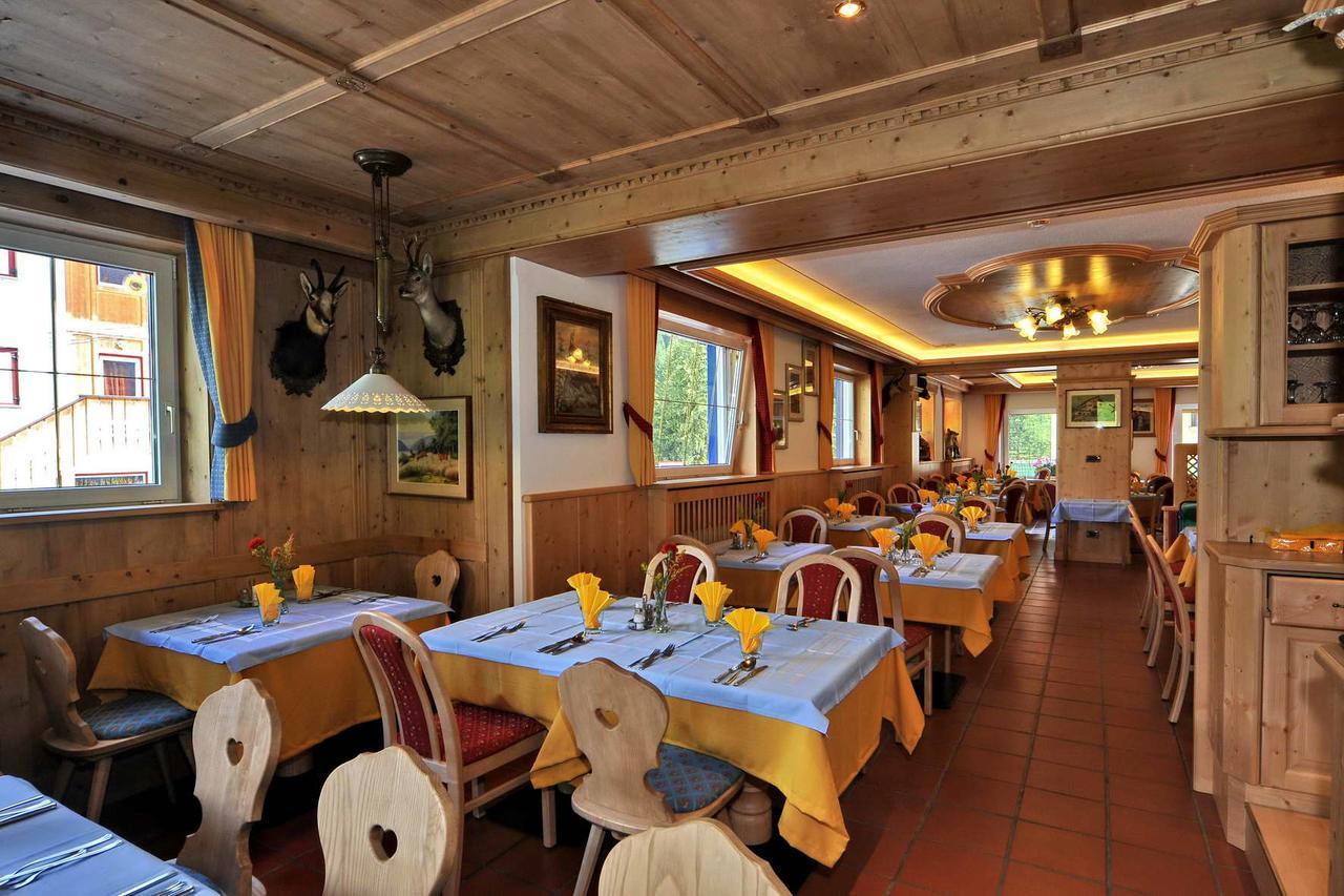 Hotel Aurora Canazei Bagian luar foto